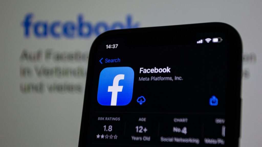 Smarttelefon som viser Facebook-appen fra Meta Platforms i App Store – Meta One